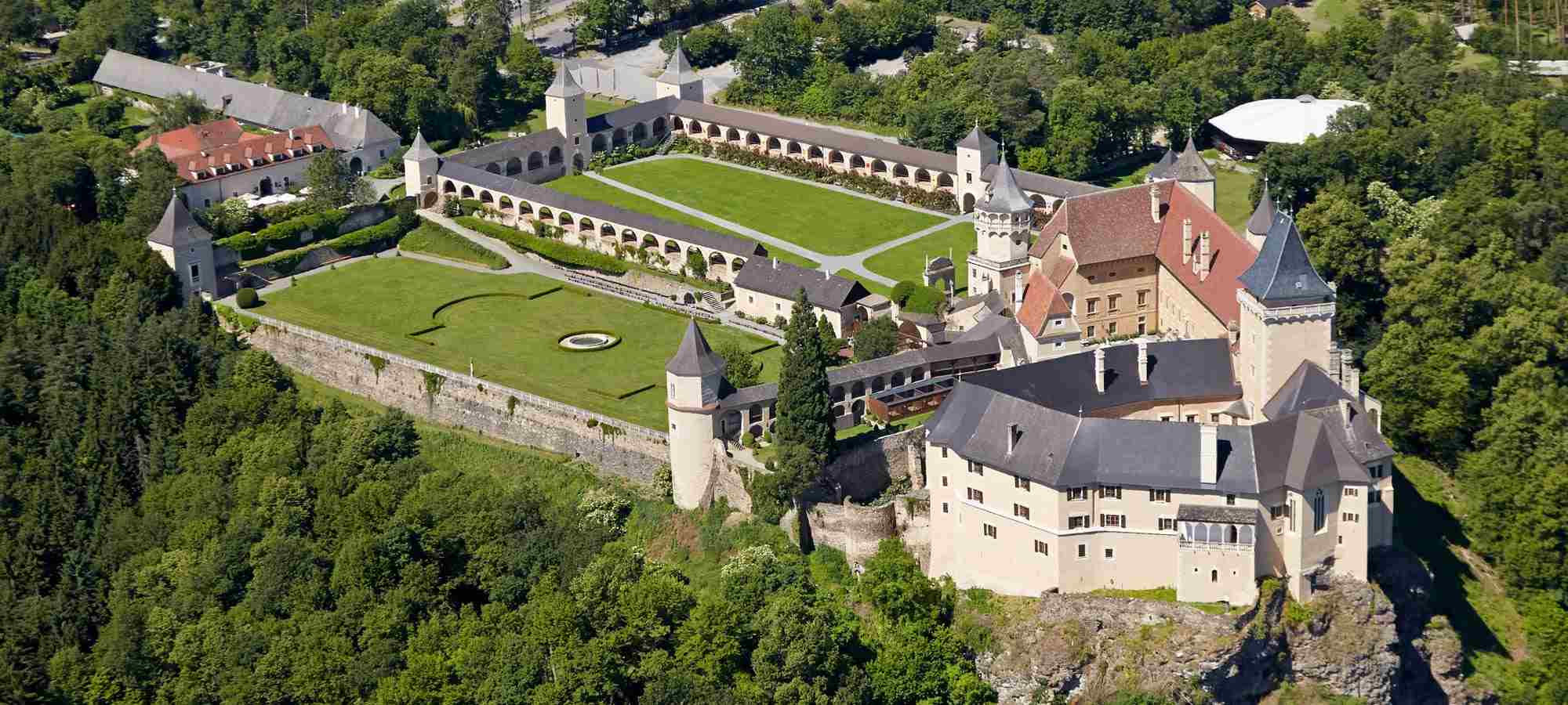 Luftaufnahme Renaissanceschloss Rosenburg, © Lichtstark